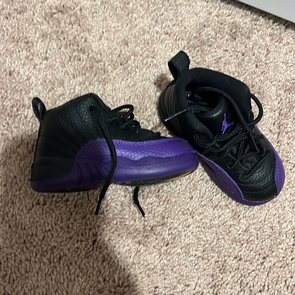 Jordan sneaker purple and black